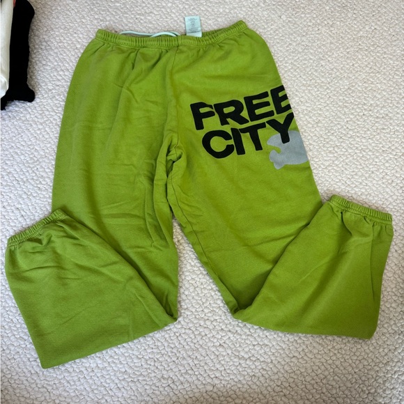 Green Free City Sweatpants - Picture 1 of 3